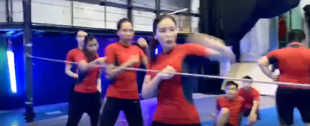 Dáng đã đẹp sẵn, "nữ đại gia miền Tây", Diệp Lâm Anh còn "bóp méo vạn vật" - 9