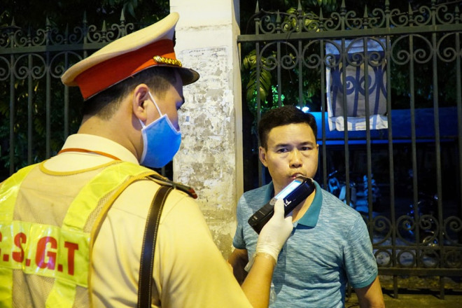 Tước bằng 11 tháng nữ tài xế vi phạm nồng độ cồn trên cao tốc - 2