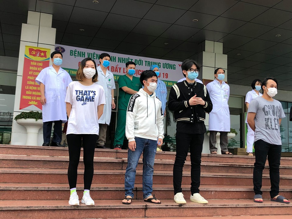 Thêm 6 bệnh nhân nhiễm COVID-19 được công bố khỏi bệnh, trong đó có bệnh nhân nặng nhất miền Bắc - 2