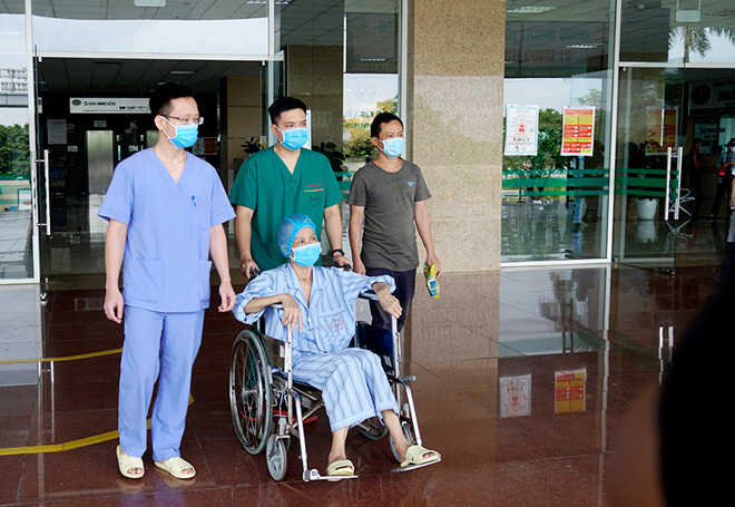 Tiết lộ chi phí điều trị cho bệnh nhân nhiễm COVID-19 nặng nhất miền Bắc - 1