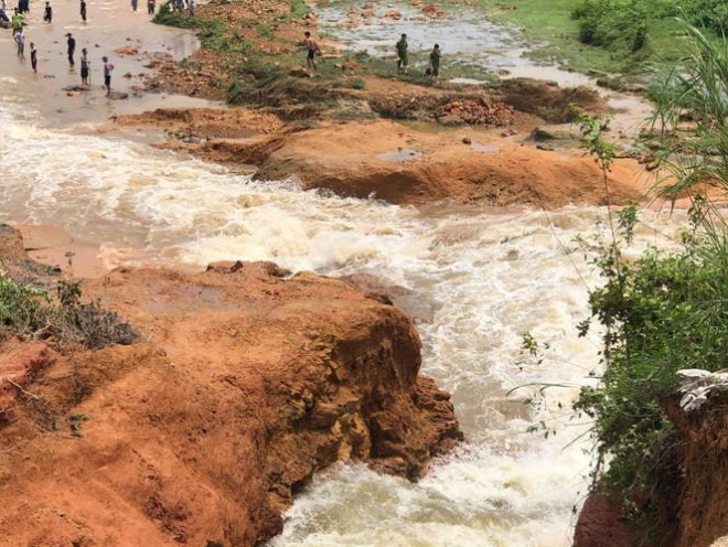 Phú Thọ vỡ đập thủy lợi, khẩn cấp di dời các hộ dân - 4