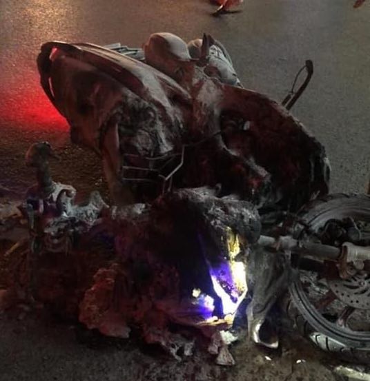 Tài xế lùi xe trúng cột bơm xăng, ô tô bốc cháy dữ dội - 3