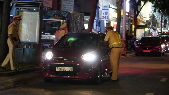 CSGT chốt chặn 2 đêm liên tục ở Vũng Tàu, hàng loạt lái xe... "ôm hận"! - 2