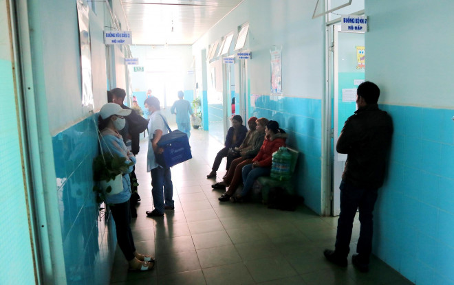 135 học sinh nhập viện sau khi ăn bánh mì từ thiện tại trường - 2