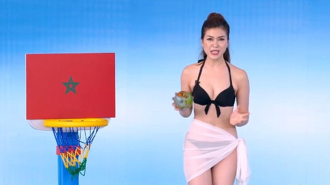 MC mặc bikini dẫn World Cup gây nghẽn sóng VTV giờ ra sao? - 1