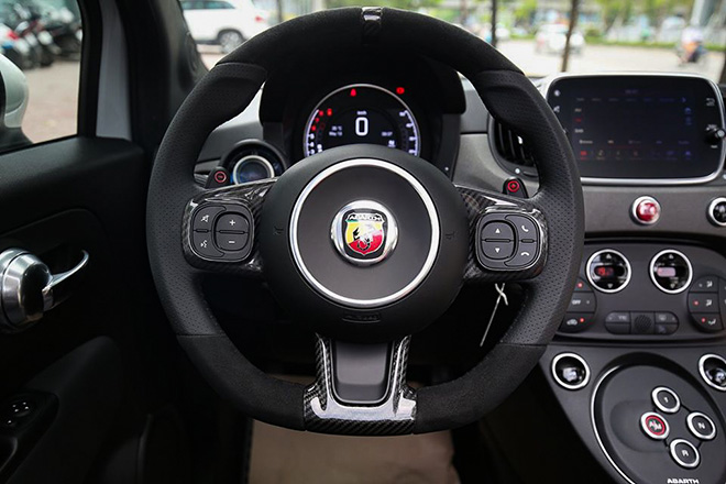 https://image-us.24h.com.vn/upload/2-2020/images/2020-05-29/Chi-tiet-xe-co-nho-gia-khung-Fiat-Abarth-595-Esseesse-tai-Viet-Nam-88--18--1590690231-851-width660height440.jpg