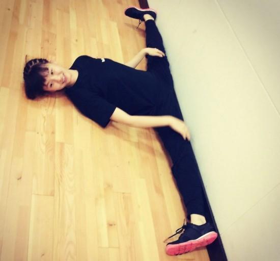 Nữ sinh xứ Trung khiến mày râu ùn ùn xếp hàng vì sở hữu body mềm như sợi bún - 10