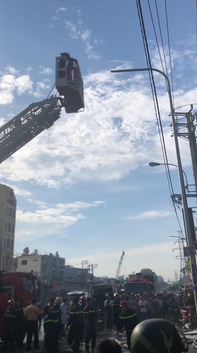 Thông tin mới nhất vụ cháy khiến 7 người mắc kẹt ở Bình Tân - 3