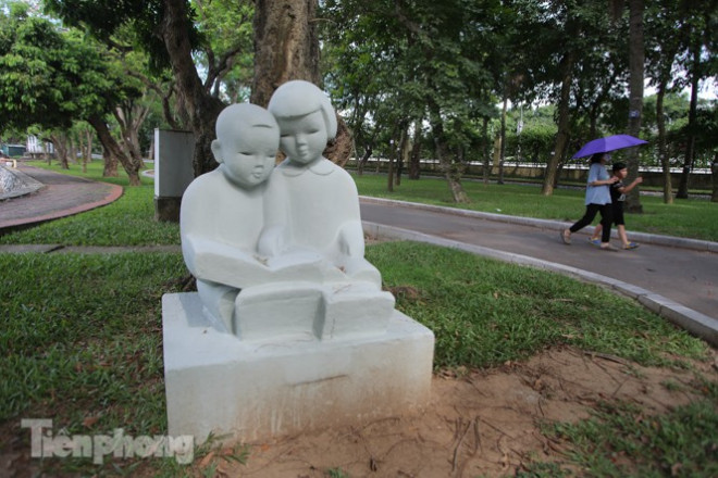 Sau lòe loẹt màu sắc, tượng ở công viên Thống Nhất mặc lại 'áo trắng' - 2