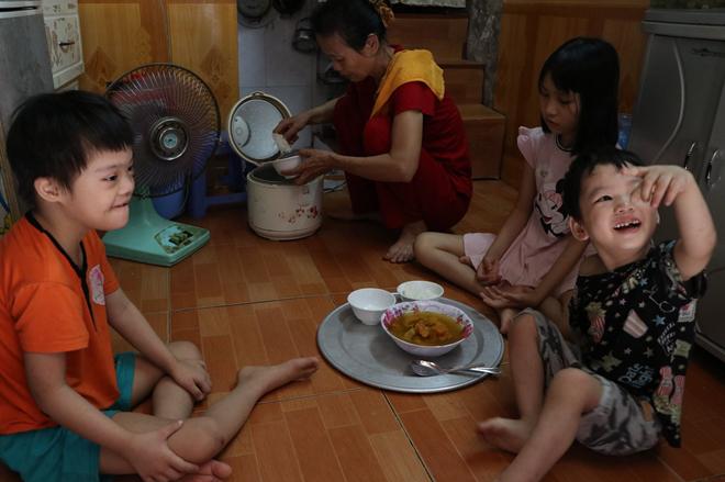 Xót xa cảnh 3 đứa trẻ “vô thừa nhận” - 3