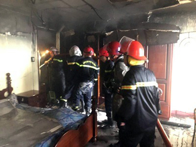 7 người mắc kẹt, khóc gào trong căn nhà rực lửa ở Sài Gòn - 3