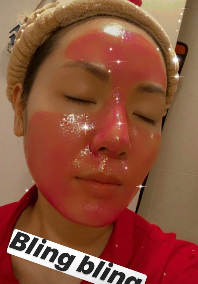 Ca sĩ gốc Thanh Hóa có gần 200 cây vàng dùng mặt nạ xa xỉ dưỡng nhan - 2