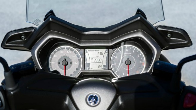 Xe ga Yamaha X-Max 300 ra bản đặc biệt, Honda Forza 300 thêm áp lực