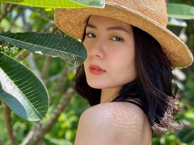 Phương Linh đắp mặt nạ vàng dưỡng da
