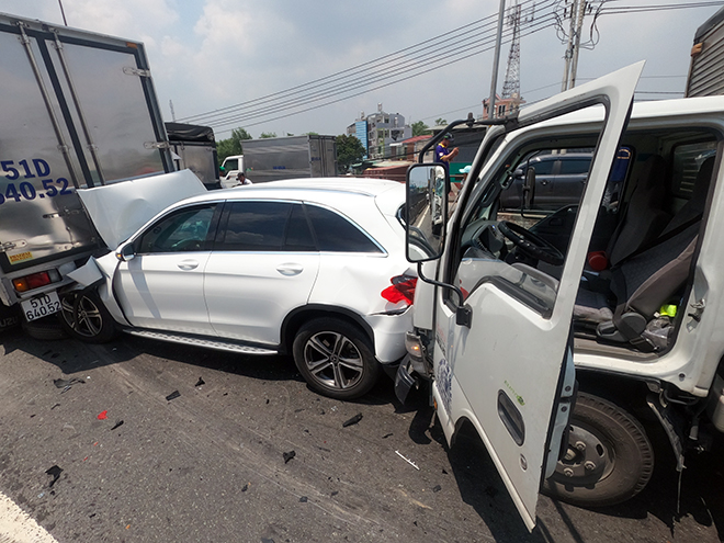 11 ô tô “dồn toa” trên cầu ở Sài Gòn, giao thông “tê liệt” nhiều giờ - 3