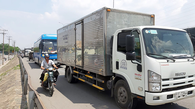 11 ô tô “dồn toa” trên cầu ở Sài Gòn, giao thông “tê liệt” nhiều giờ - 6