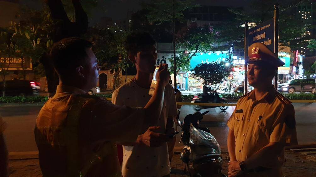 Tin tức 24h qua: Nguyên Phó Giám đốc Sở LĐ-TB-XH Bình Định bị bắt theo lệnh truy nã - 4