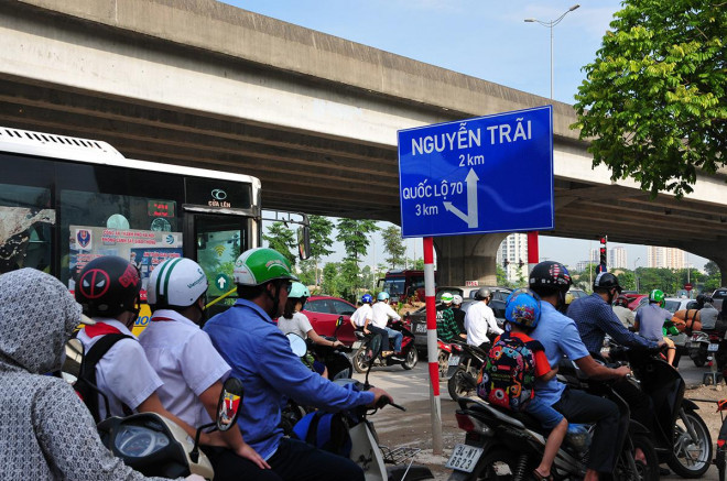 Loạt biển chỉ đường sai cả trăm cây số nằm ngay giữa lòng Hà Nội - 1