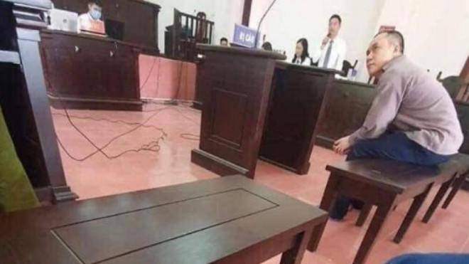 Vì sao bị cáo Lê Ngọc Hoàng vụ Innova lùi trên cao tốc bị cùm chân tại tòa? - 2