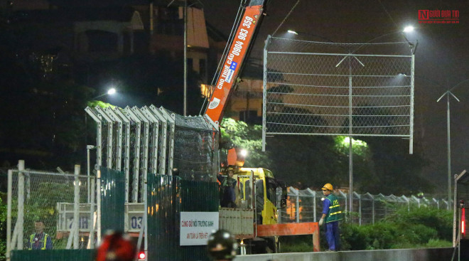 Trắng đêm tháo dỡ hàng rào đường đua F1 - 2