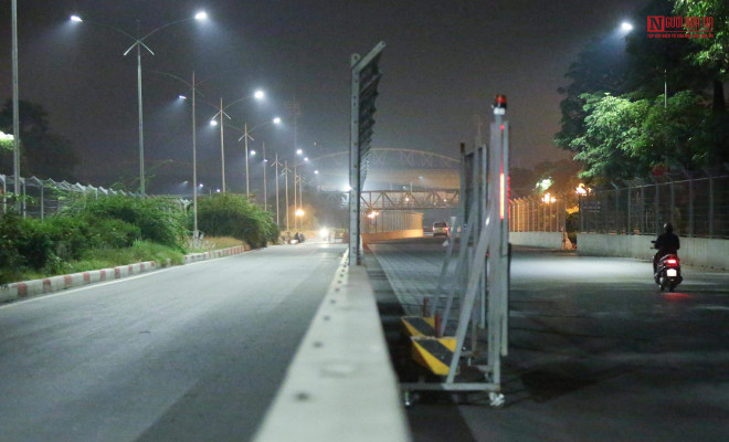 Trắng đêm tháo dỡ hàng rào đường đua F1 - 8