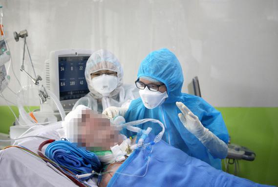 Sức khỏe tiến triển, phi công người Anh ăn trở lại qua đường tiêu hóa - 2