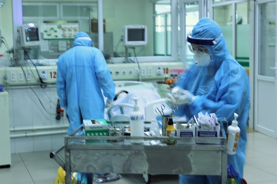 Nóng trong tuần: Tai nạn khủng khiếp, xe tải đè chết 3 người trong xe 4 chỗ - 3