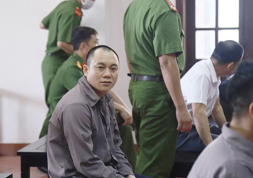 Nóng trong tuần: Tai nạn khủng khiếp, xe tải đè chết 3 người trong xe 4 chỗ - 6