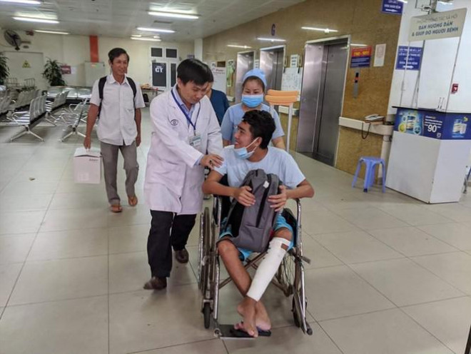 Chuyện về thầy giáo nghèo được bảo hiểm chi trả 11 tỷ đồng - 2