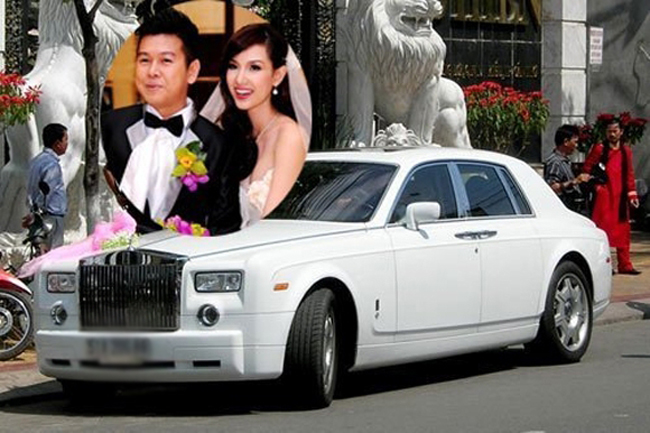 Chiếc xe rước dâu từng gây xôn xao trong đám cưới Quỳnh Chi và chồng cũ cũng thuộc hàng hiếm.
