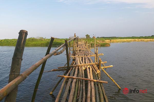 Người dân dựng cầu khỉ, "dàn trận ngọn tre" giữa sông, cát tặc khóc ròng - 1