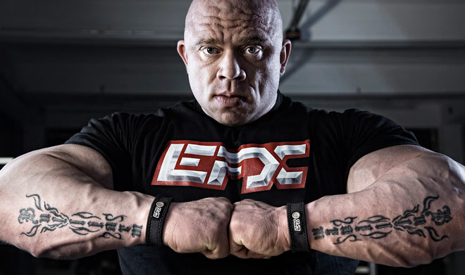 Lực sĩ cơ bắp nứt vỡ từng mảnh như “Người đá” và sự thật “lạnh người” - 4