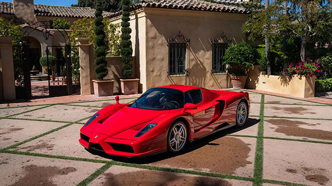 Siêu xe 17 năm tuổi Ferrari Enzo được bán đấu giá trực tuyến hơn 2,6 triệu đô - 1