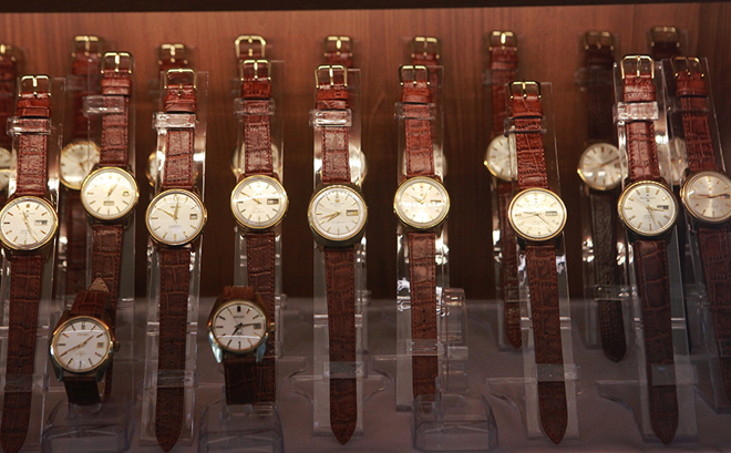 Mục sở thị bộ sưu tập đồng hồ cổ mạ vàng một thời bằng cả gia tài khủng - 2