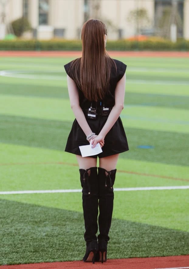 Địch Lệ Nhiệt Ba không chỉ có diện mạo tiên nữ mà còn sở hữu thứ vạn cô gái ước ao - 4