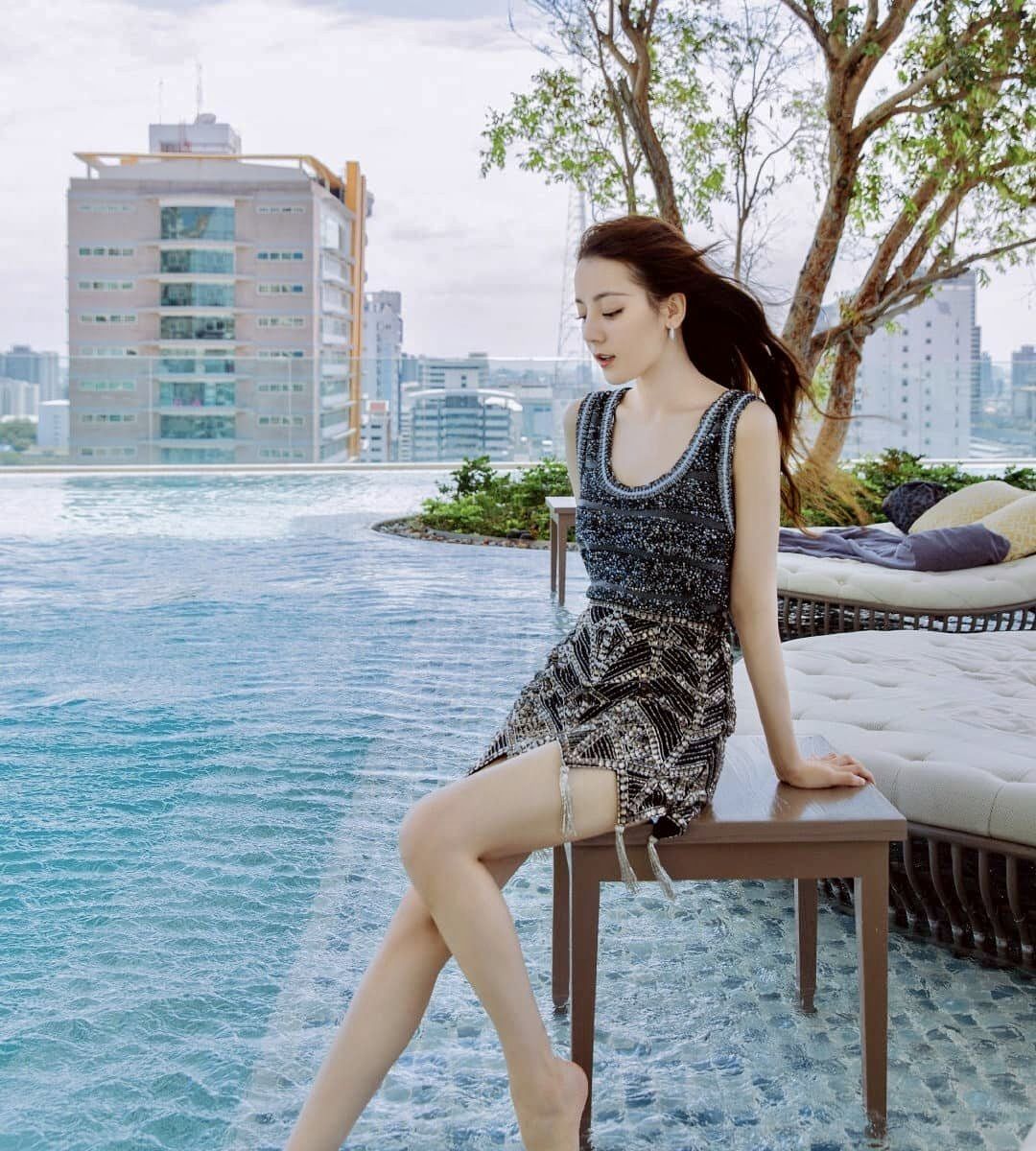 Địch Lệ Nhiệt Ba không chỉ có diện mạo tiên nữ mà còn sở hữu thứ vạn cô gái ước ao - 3