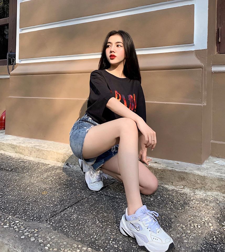 3 nữ sinh Việt "nấm lùn vẫn ùn ùn người theo" tiết lộ cách giữ body đẹp như tranh - 2