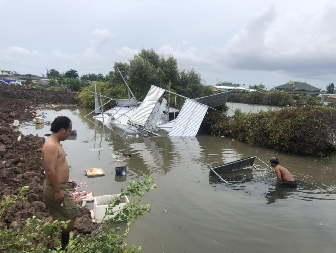 Mưa giông khiến nhà bay, phượng vĩ bật gốc đè ô tô Camry ở miền Tây - 3