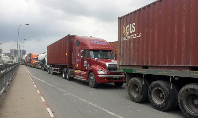 3 vụ tai nạn liên tiếp trên cầu “chết chóc” ở Sài Gòn, ngàn phương tiện “chôn chân” - 5