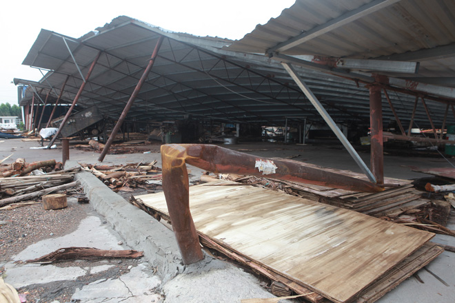 Giật mình trước cảnh nhà xưởng 3.000m2 bị lốc xoáy tàn phá khiến 3 người chết ở Vĩnh Phúc - 15