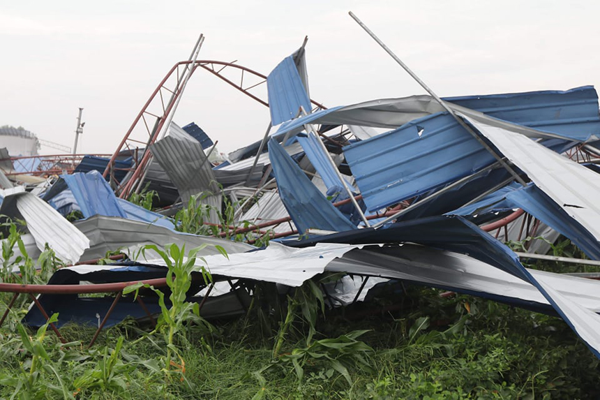 Giật mình trước cảnh nhà xưởng 3.000m2 bị lốc xoáy tàn phá khiến 3 người chết ở Vĩnh Phúc - 3