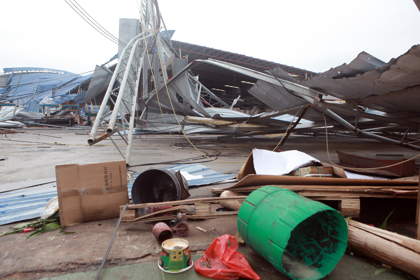 Giật mình trước cảnh nhà xưởng 3.000m2 bị lốc xoáy tàn phá khiến 3 người chết ở Vĩnh Phúc - 7