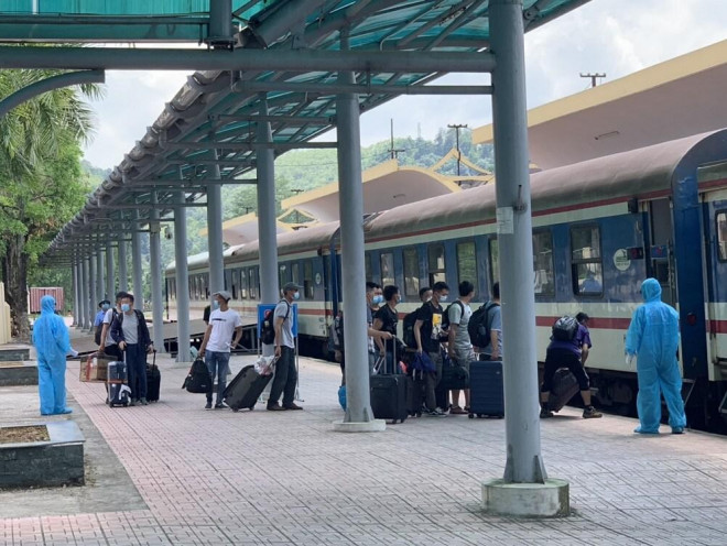 150 chuyên gia Trung Quốc vừa đến Quảng Ngãi bằng tàu hỏa lập riêng - 3