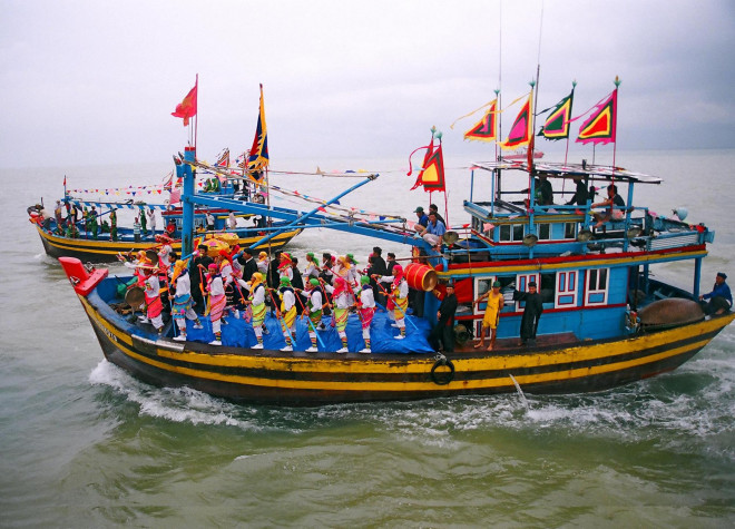 Làng chài lưu giữ bộ xương cá Voi lớn nhất Đông Nam Á - 3