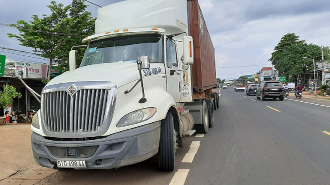 Cảnh tượng hãi hùng tại hiện trường xe tải tông liên hoàn làm 5 người chết ở Đắk Nông - 4