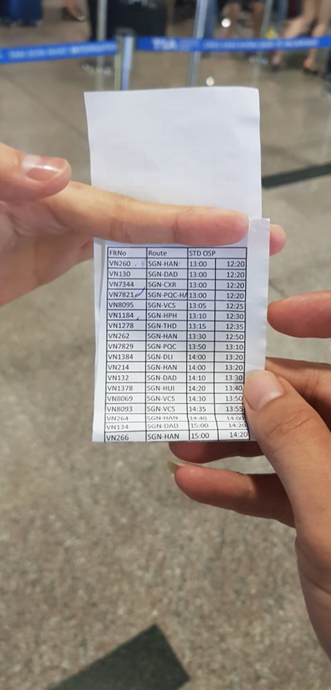 Ùn tắc ở Tân Sơn Nhất sau sự cố máy bay trượt đường băng - 3