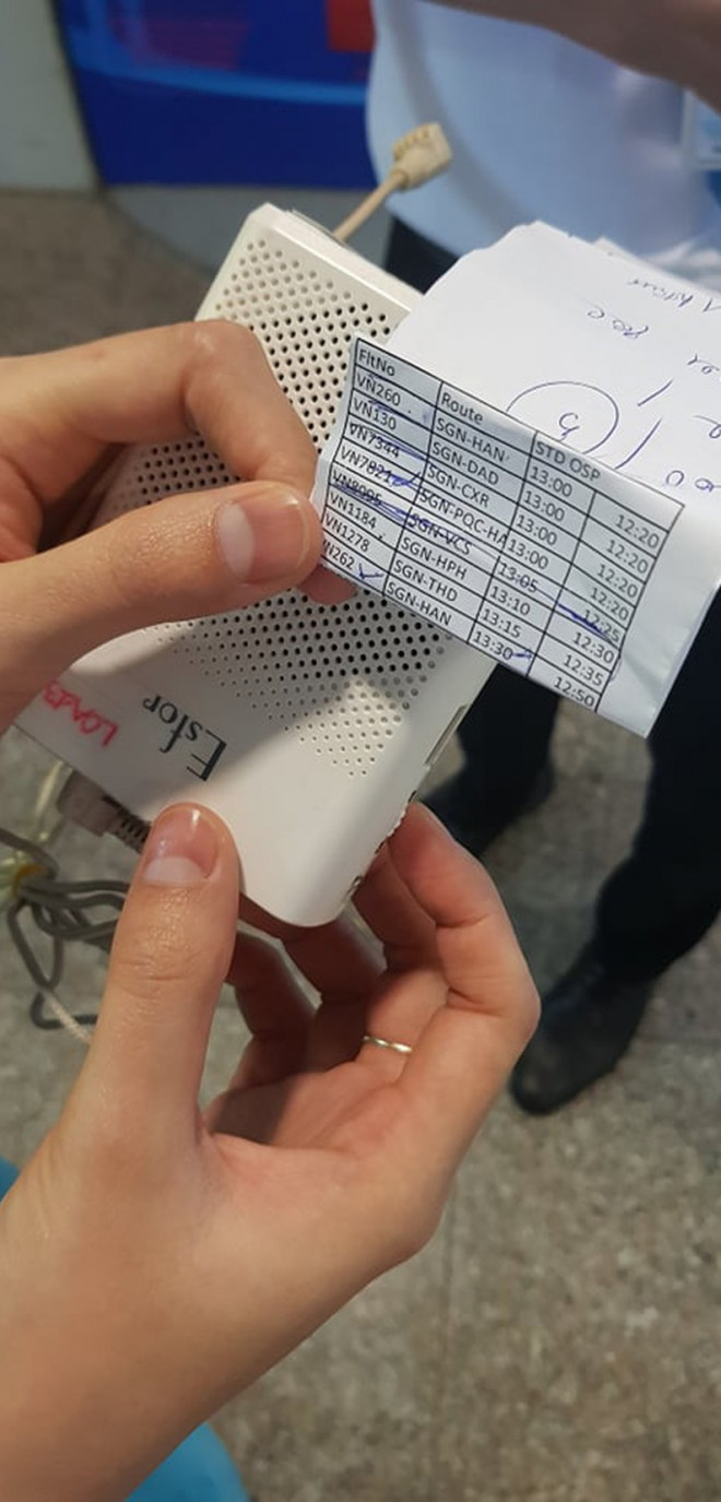 Ùn tắc ở Tân Sơn Nhất sau sự cố máy bay trượt đường băng - 7