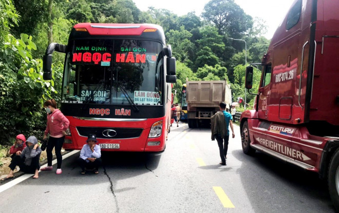 Tai nạn liên hoàn gây ách tắc nhiều giờ trên đèo Bảo Lộc - 4