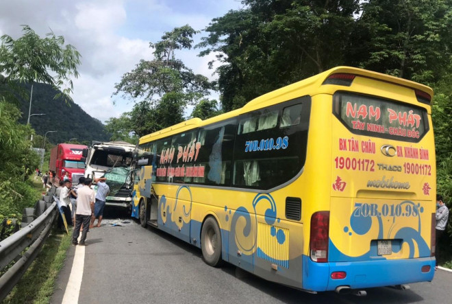 Tai nạn liên hoàn gây ách tắc nhiều giờ trên đèo Bảo Lộc - 3