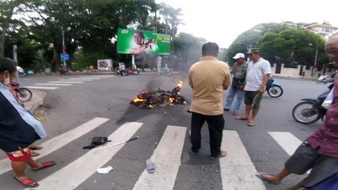 Tranh cãi việc cảnh sát hình sự phóng xe tốc độ cực cao đuổi bắt cướp trên phố - 2